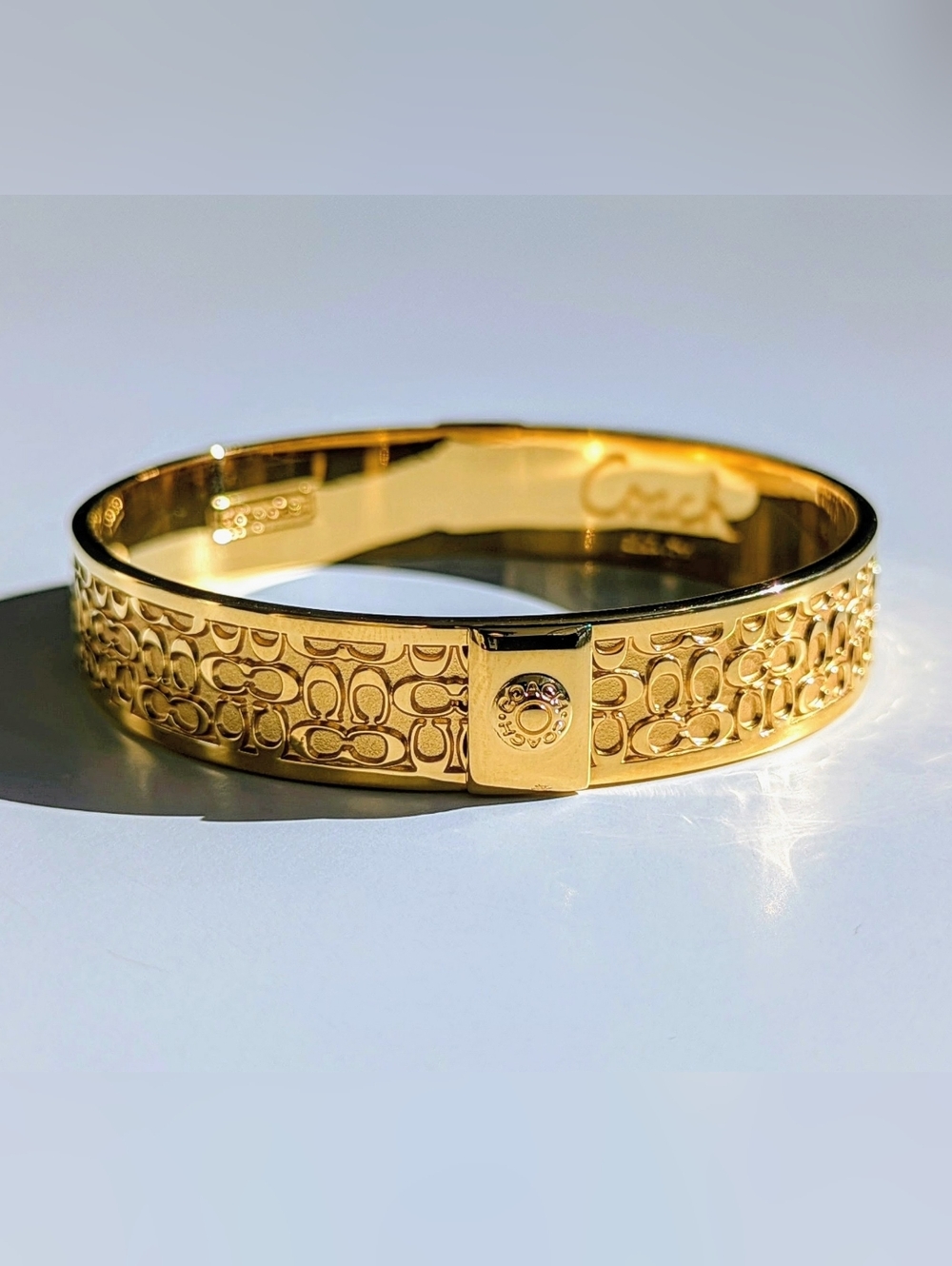 Coach Signature C Wide Bangle Bracelet Gold Tone Continuous Band 43g